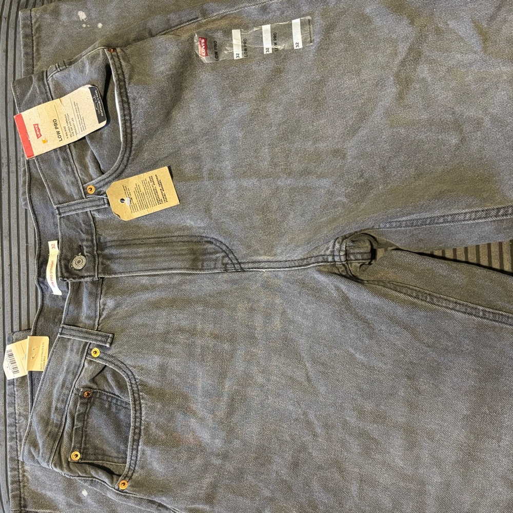 Levi's Men's Charcoal Relaxed Jeans